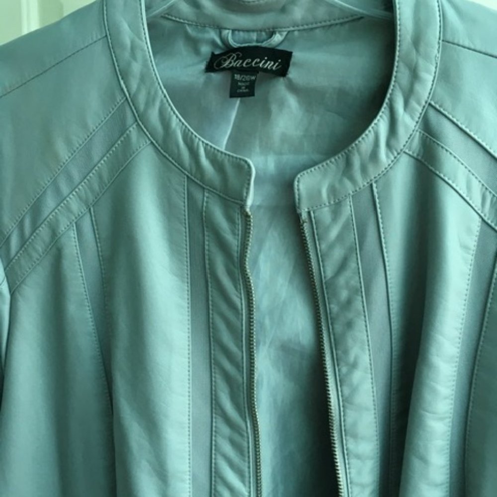 A stylish women's outer jacket; light gray; size 18/20 w; Baccini